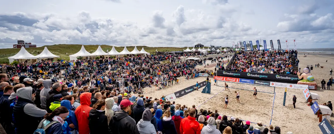 Beachvolleyball-Turnier am Strand